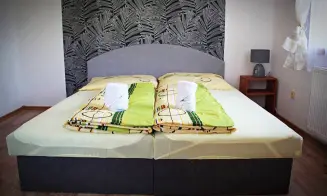 JANOVIČKY U BROUMOVA - chalupa s bazénem - foto číslo 7