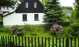 CHVALEČ -  roubenka