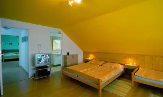 ROVENSKO POD TROSKAMI - chalupa - foto číslo 10