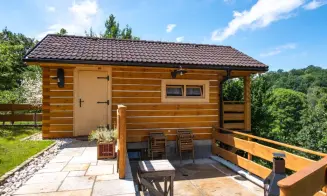 ROKYTNICE - HRUBÁ SKÁLA -  chatka - foto číslo 2