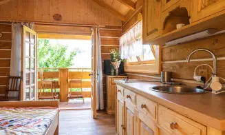 ROKYTNICE - HRUBÁ SKÁLA -  chatka - foto číslo 1