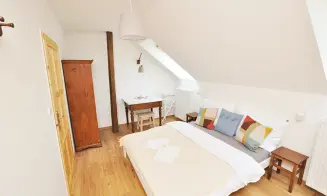 HOLENICE - dům s přítomností majitele - foto číslo 10