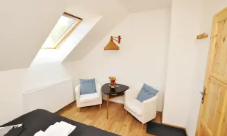 HOLENICE - dům s přítomností majitele - foto číslo 11