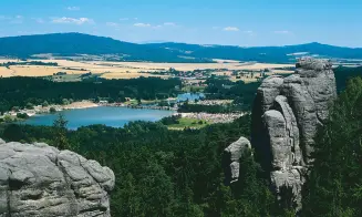 ÚJEZD POD TROSKAMI *** - chalupa - foto číslo 1