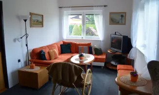 ÚJEZD POD TROSKAMI *** - chalupa - foto číslo 3