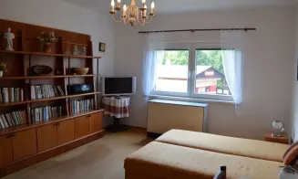 ÚJEZD POD TROSKAMI *** - chalupa - foto číslo 9