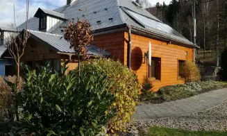 LUDVÍKOV - chalupa se zapuštěným bazénem - foto číslo 2