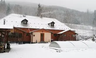 LUDVÍKOV - chalupa se zapuštěným bazénem - foto číslo 8