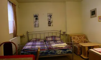 LUDVÍKOV - chalupa se zapuštěným bazénem - foto číslo 20