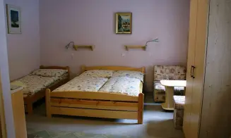 LUDVÍKOV - chalupa se zapuštěným bazénem - foto číslo 21