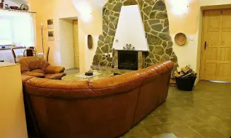 LUDVÍKOV - chalupa se zapuštěným bazénem - foto číslo 4