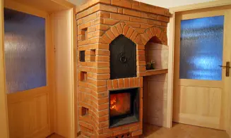 ZBOROV - chalupa se zapuštěným bazénem - foto číslo 12