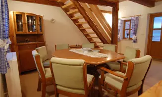 ZBOROV - chalupa se zapuštěným bazénem - foto číslo 4