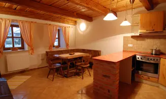 ZBOROV - chalupa se zapuštěným bazénem - foto číslo 6