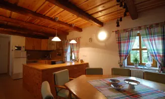 ZBOROV - chalupa se zapuštěným bazénem - foto číslo 2