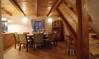 ZBOROV - chalupa se zapuštěným bazénem - foto číslo 7