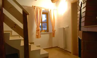 ZBOROV - chalupa se zapuštěným bazénem - foto číslo 1