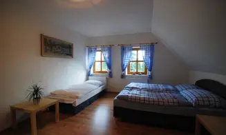 ZBOROV - chalupa se zapuštěným bazénem - foto číslo 14