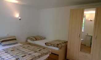 LANDŠTEJN - vila pod zříceninou hradu - foto číslo 17