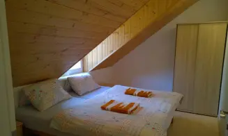 LANDŠTEJN - vila pod zříceninou hradu - foto číslo 6