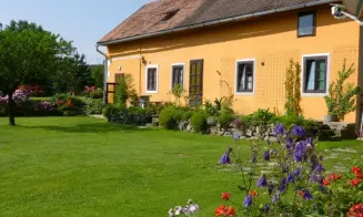 MODLETICE - apartmán se zapuštěným bazénem - foto číslo 3