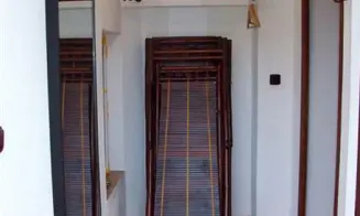 MODLETICE - apartmán se zapuštěným bazénem - foto číslo 1