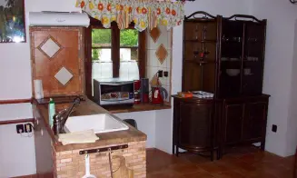 MODLETICE - apartmán se zapuštěným bazénem - foto číslo 9