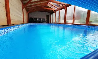 PŘÍCHOVICE - chata s vnitřním bazénem