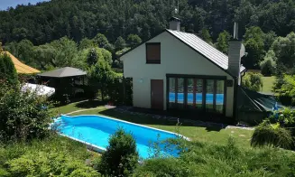 PODHRADÍ NAD DYJÍ - chata se zapuštěným bazénem - foto číslo 6