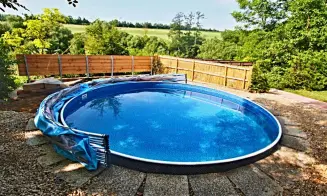 TĚŠETICE - chata s bazénem