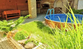 DOBŘÍNSKO - chalupa s bazénem