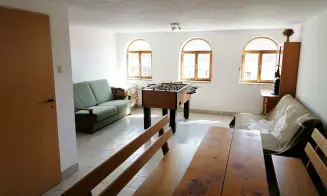 MUTĚNICE - vinný sklípek - foto číslo 5