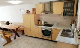 MUTĚNICE - vinný sklípek - foto číslo 14