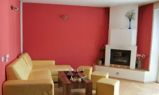 MUTĚNICE - rekr. dům bez majitele - foto číslo 2