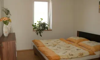 MUTĚNICE - rekr. dům bez majitele - foto číslo 16