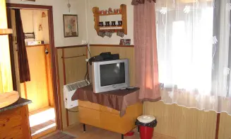 MOSTEK  *** - chata se zapuštěným bazénem - foto číslo 12