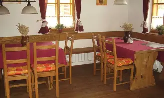 DOLNÍ HEDEČ - roubená chalupa - foto číslo 8