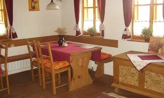 DOLNÍ HEDEČ - roubená chalupa - foto číslo 9