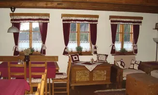 DOLNÍ HEDEČ - roubená chalupa - foto číslo 4