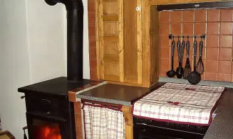 DOLNÍ HEDEČ - roubená chalupa - foto číslo 11