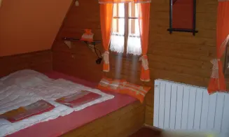 DOLNÍ HEDEČ - roubená chalupa - foto číslo 10