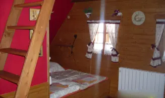 DOLNÍ HEDEČ - roubená chalupa - foto číslo 15