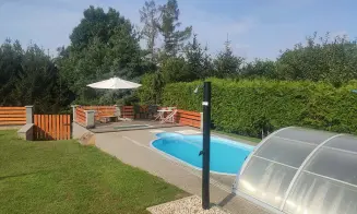 LIBOUŇ - chalupa se zapuštěným bazénem