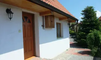 MĚŇANY - chalupa se zapuštěným bazénem - foto číslo 2