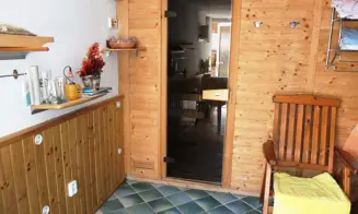 MĚŇANY - chalupa se zapuštěným bazénem - foto číslo 1