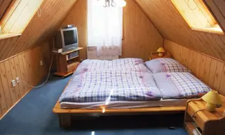 MĚŇANY - chalupa se zapuštěným bazénem - foto číslo 19