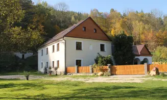 MEZIHOŘÍ - chalupa s přírodním jezírkem - foto číslo 4