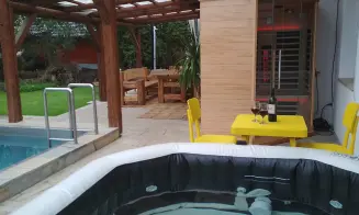 RYCHNOV - luxusní chalupa se zapuštěným bazénem - foto číslo 21