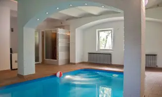 CHRÁSTOV - chalupa s vnitřním bazénem