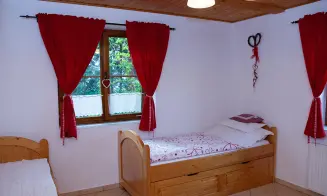 CHRÁSTOV - chalupa s vnitřním bazénem - foto číslo 3